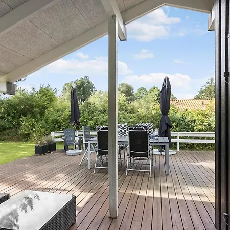 3 Bedroom Gorgeous In Semesterbostad