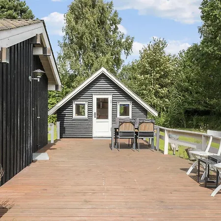 3 Bedroom Gorgeous In Semesterbostad